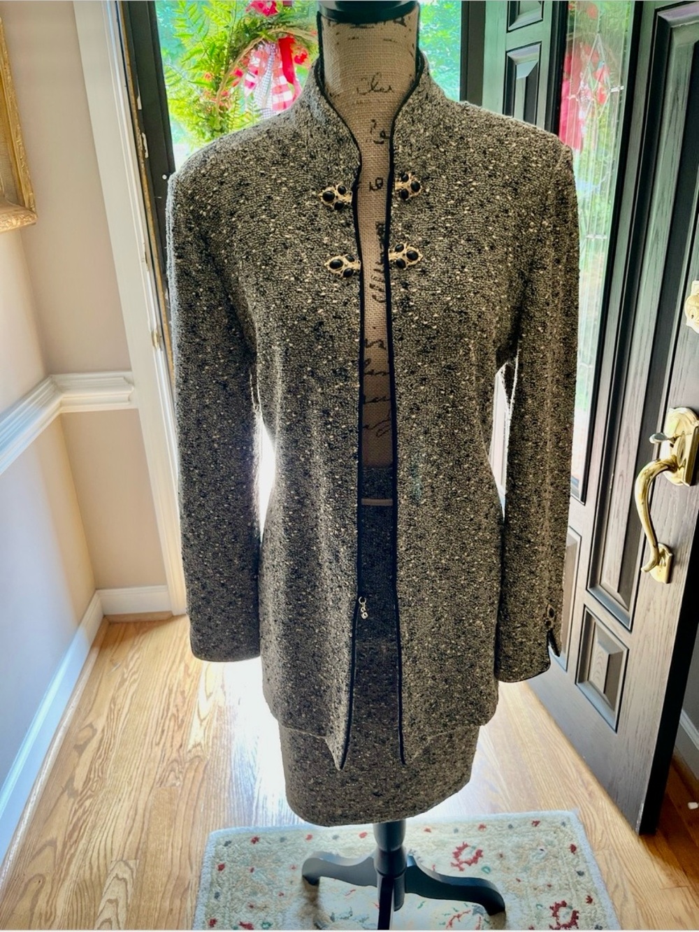 St John Couture Tweed Boucle skirt suit.  Size 12